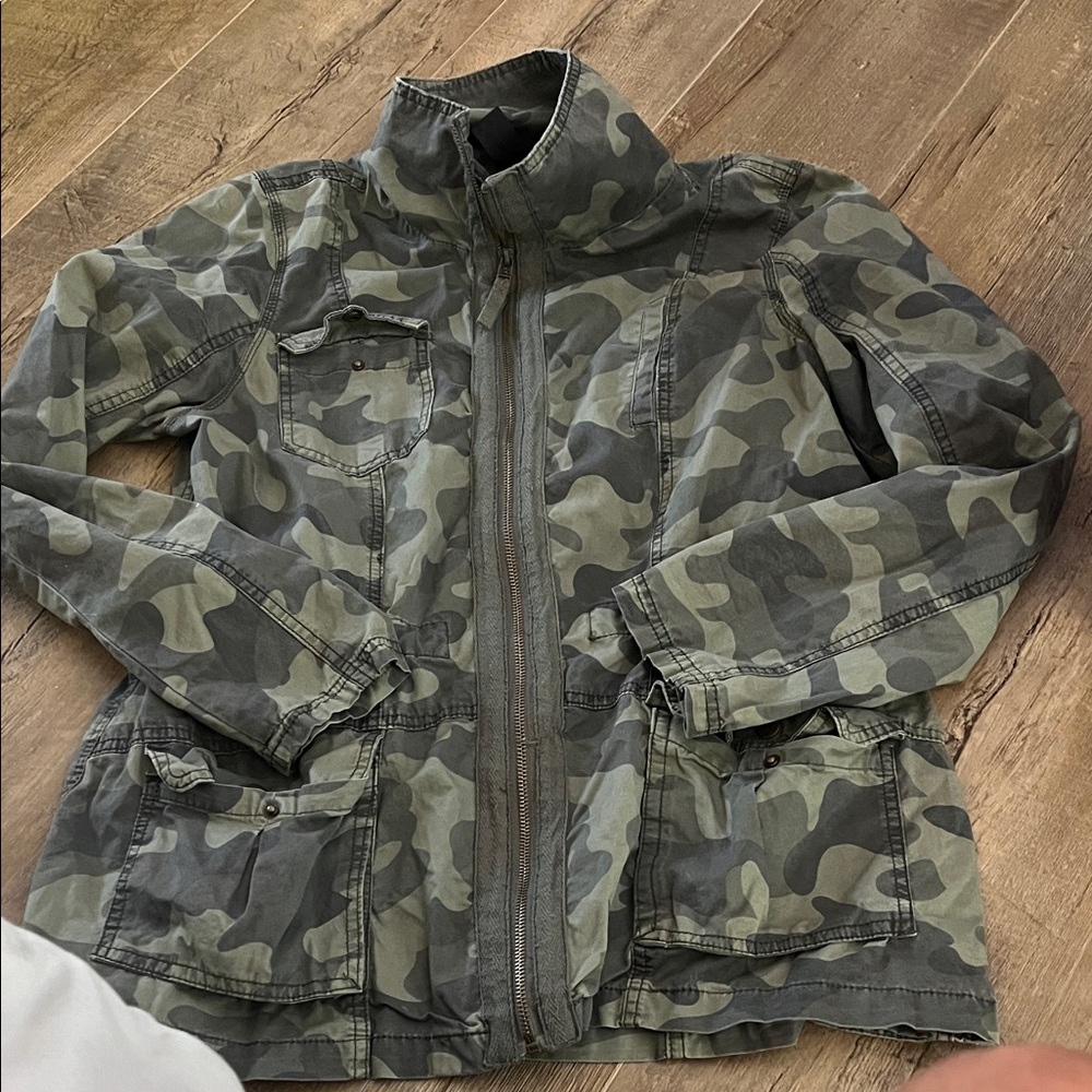 Cute ladies camo lightweight jacket. Large